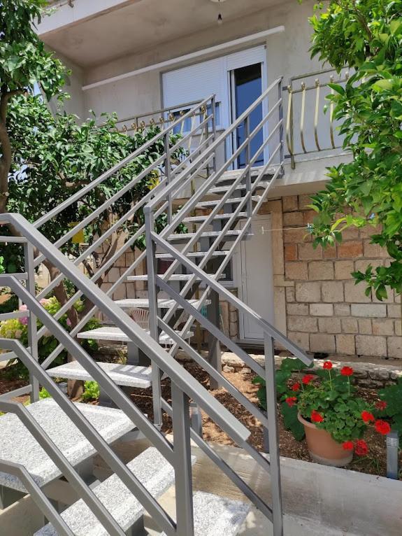 Apartmani Mila A1 & A2 & 3 Трогир Экстерьер фото