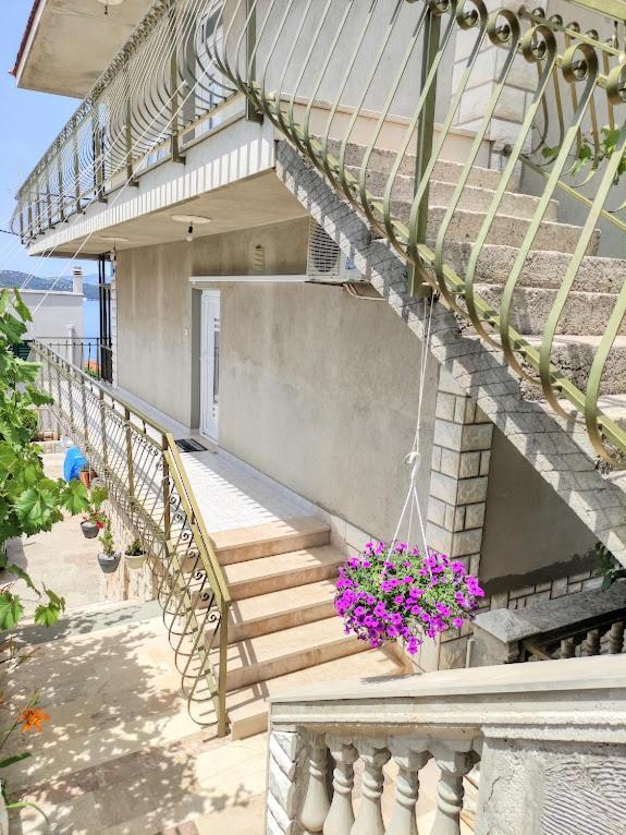 Apartmani Mila A1 & A2 & 3 Трогир Экстерьер фото