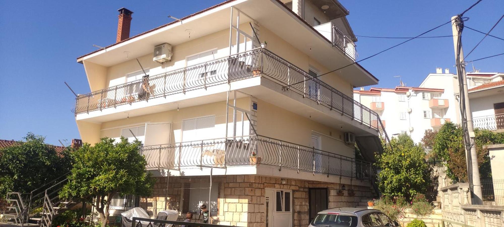 Apartmani Mila A1 & A2 & 3 Трогир Экстерьер фото